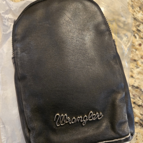 Wrangler sling bag/ crossbody vegan leather black NEW - Picture 7 of 9
